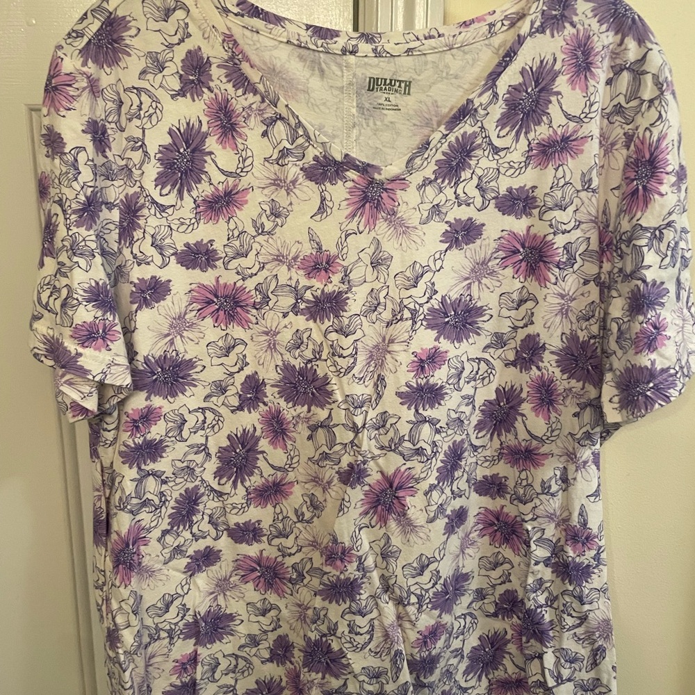 Flower patterned cotton tee